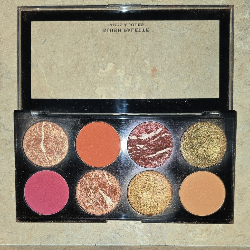 Revolution Eyeshadow Palette Gold and Orange Metallics - Picture 3 of 3